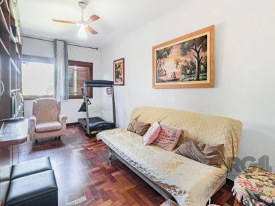 Casa à venda com 190m², 4 quartos, 3 suítes, 3 vagas no bairro Partenon em Porto Alegre - Foto 16