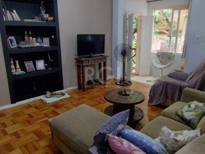 Casa à venda com 90m², 2 quartos, 5 vagas no bairro Santa Tereza em Porto Alegre - Foto 7