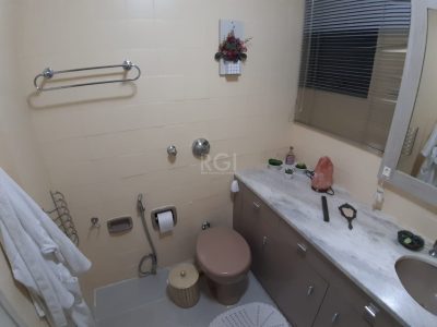 Apartamento à venda com 105m², 3 quartos, 1 suíte, 1 vaga no bairro Medianeira em Porto Alegre - Foto 12