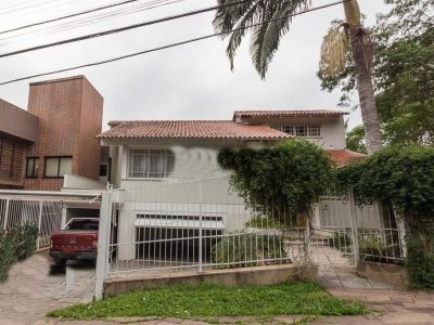 Casa à venda com 540m², 5 quartos, 4 suítes, 4 vagas no bairro Três Figueiras em Porto Alegre - Foto 32