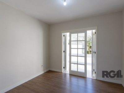 Casa Condominio à venda com 221m², 4 quartos, 1 suíte, 3 vagas no bairro Ipanema em Porto Alegre - Foto 32