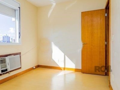 Apartamento à venda com 102m², 3 quartos, 1 suíte, 2 vagas no bairro Auxiliadora em Porto Alegre - Foto 13