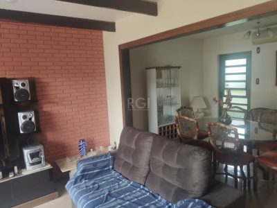 Casa à venda com 195m², 3 quartos, 1 suíte, 3 vagas no bairro Ipanema em Porto Alegre - Foto 5