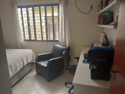 Casa à venda com 195m², 3 quartos, 1 suíte, 3 vagas no bairro Ipanema em Porto Alegre - Foto 13