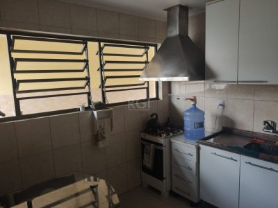 Casa à venda com 195m², 3 quartos, 1 suíte, 3 vagas no bairro Ipanema em Porto Alegre - Foto 17