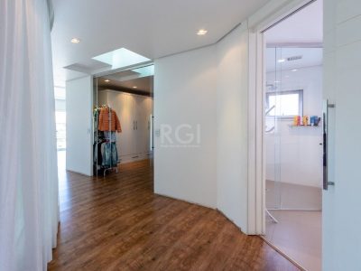 Casa à venda com 463m², 4 quartos, 4 suítes, 4 vagas no bairro Ipanema em Porto Alegre - Foto 32