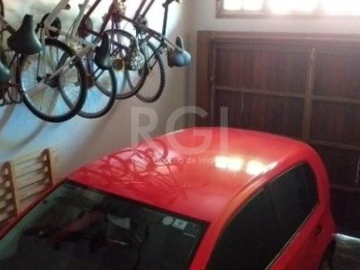 Casa à venda com 220m², 4 quartos, 1 suíte, 2 vagas no bairro Tristeza em Porto Alegre - Foto 16