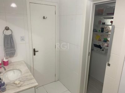 Casa à venda com 323m², 4 quartos, 2 suítes, 3 vagas no bairro Jardim Itu em Porto Alegre - Foto 15