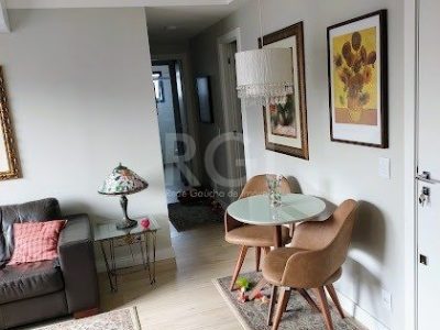 Apartamento à venda com 57m², 2 quartos, 1 suíte, 1 vaga no bairro Santana em Porto Alegre - Foto 2