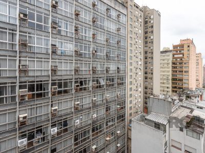 Apartamento à venda com 54m², 2 quartos no bairro Centro em Porto Alegre - Foto 19