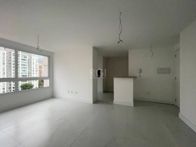 Apartamento à venda com 50m², 1 quarto, 1 suíte, 1 vaga no bairro Passo d'Areia em Porto Alegre - Foto 2