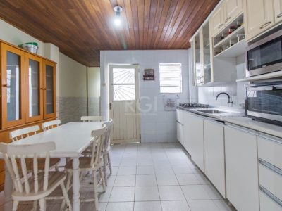 Casa à venda com 89m², 3 quartos, 1 suíte no bairro Menino Deus em Porto Alegre - Foto 4