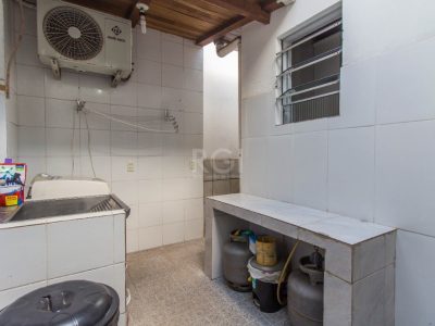 Casa à venda com 89m², 3 quartos, 1 suíte no bairro Menino Deus em Porto Alegre - Foto 18