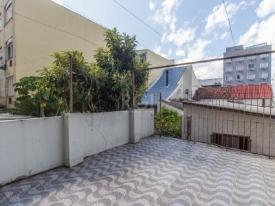 Casa à venda com 89m², 3 quartos, 1 suíte no bairro Menino Deus em Porto Alegre - Foto 29