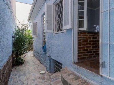 Casa à venda com 148m², 3 quartos, 1 suíte, 2 vagas no bairro Floresta em Porto Alegre - Foto 28