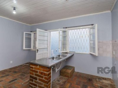 Casa à venda com 148m², 3 quartos, 1 suíte, 2 vagas no bairro Floresta em Porto Alegre - Foto 6