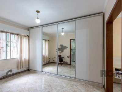 Casa à venda com 250m², 3 quartos, 1 suíte, 5 vagas no bairro Tristeza em Porto Alegre - Foto 8