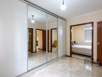 Casa à venda com 250m², 3 quartos, 1 suíte, 5 vagas no bairro Tristeza em Porto Alegre - Foto 11