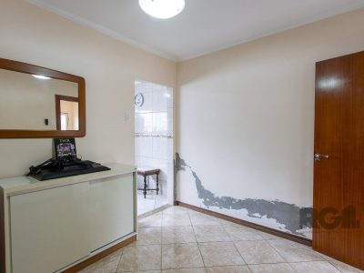 Casa à venda com 250m², 3 quartos, 1 suíte, 5 vagas no bairro Tristeza em Porto Alegre - Foto 17