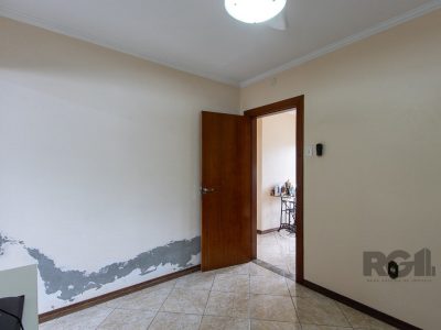 Casa à venda com 250m², 3 quartos, 1 suíte, 5 vagas no bairro Tristeza em Porto Alegre - Foto 18