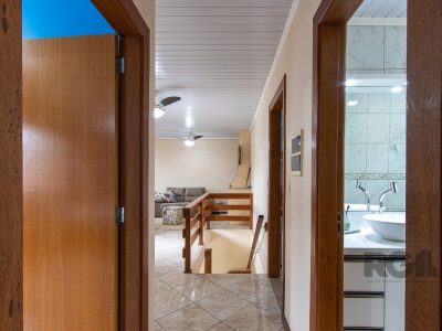 Casa à venda com 250m², 3 quartos, 1 suíte, 5 vagas no bairro Tristeza em Porto Alegre - Foto 40