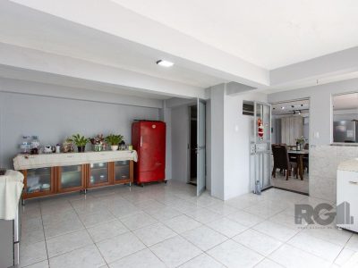 Casa à venda com 250m², 3 quartos, 1 suíte, 5 vagas no bairro Tristeza em Porto Alegre - Foto 50