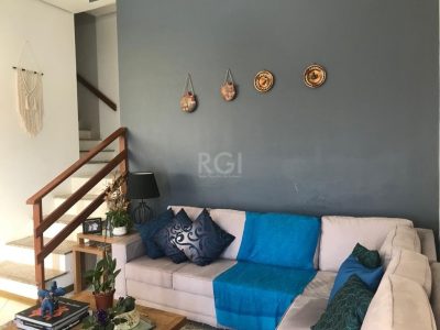 Casa à venda com 300m², 3 quartos, 1 suíte, 4 vagas no bairro Ipanema em Porto Alegre - Foto 2