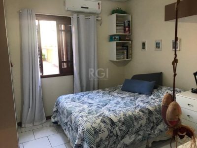 Casa à venda com 300m², 3 quartos, 1 suíte, 4 vagas no bairro Ipanema em Porto Alegre - Foto 21