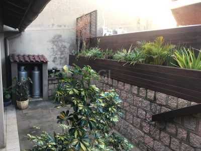 Casa à venda com 300m², 3 quartos, 1 suíte, 4 vagas no bairro Ipanema em Porto Alegre - Foto 27