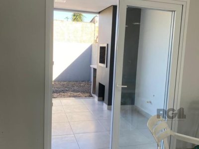 Casa à venda com 92m², 2 quartos, 1 suíte, 2 vagas no bairro Jardim Beira Mar em Capão da Canoa - Foto 2