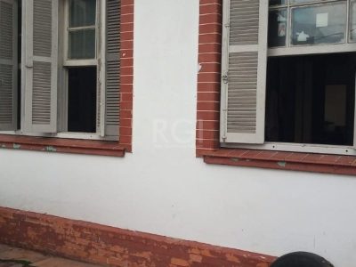 Casa à venda com 180m², 3 quartos, 5 vagas no bairro Cidade Baixa em Porto Alegre - Foto 2