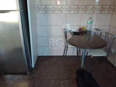 Casa à venda com 139m², 4 quartos, 1 suíte, 5 vagas no bairro Ipanema em Porto Alegre - Foto 10