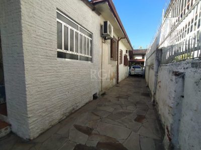 Casa à venda com 185m², 3 quartos, 5 vagas no bairro Menino Deus em Porto Alegre - Foto 15