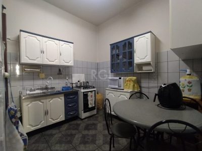 Casa à venda com 185m², 3 quartos, 5 vagas no bairro Menino Deus em Porto Alegre - Foto 10