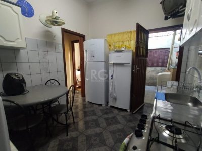 Casa à venda com 185m², 3 quartos, 5 vagas no bairro Menino Deus em Porto Alegre - Foto 11