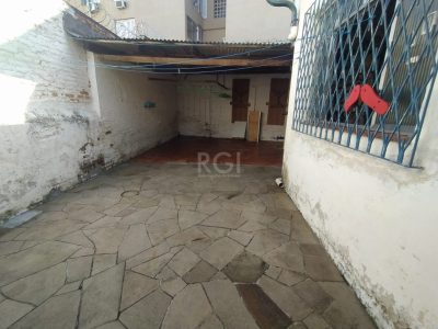 Casa à venda com 185m², 3 quartos, 5 vagas no bairro Menino Deus em Porto Alegre - Foto 13