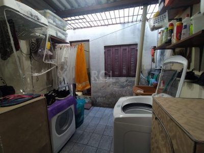 Casa à venda com 185m², 3 quartos, 5 vagas no bairro Menino Deus em Porto Alegre - Foto 12