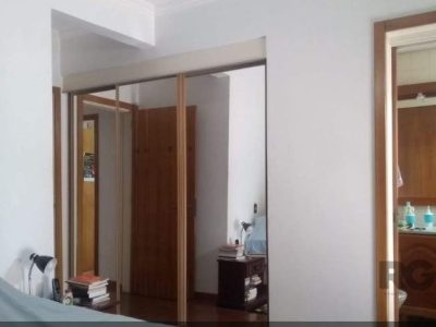 Apartamento à venda com 111m², 2 quartos, 1 suíte, 1 vaga no bairro Menino Deus em Porto Alegre - Foto 2