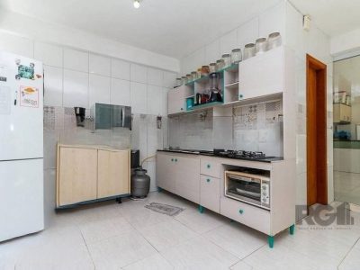 Casa à venda com 117m², 3 quartos, 1 suíte, 3 vagas no bairro Azenha em Porto Alegre - Foto 7