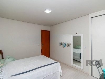 Casa à venda com 117m², 3 quartos, 1 suíte, 3 vagas no bairro Azenha em Porto Alegre - Foto 18