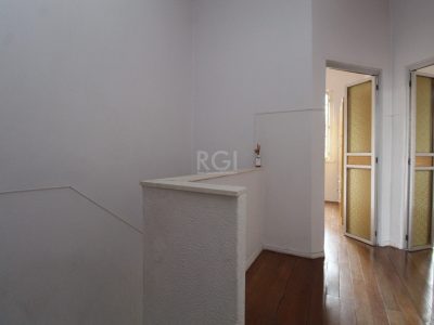 Casa à venda com 146m², 3 quartos no bairro Medianeira em Porto Alegre - Foto 23