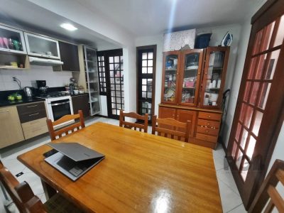 Casa Condominio à venda com 141m², 3 quartos, 1 suíte, 2 vagas no bairro Tristeza em Porto Alegre - Foto 2