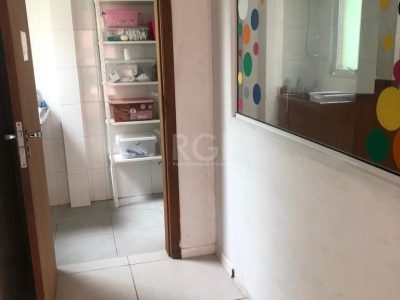 Casa à venda com 440m², 6 quartos, 3 vagas no bairro Partenon em Porto Alegre - Foto 6