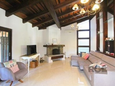 Casa à venda com 250m², 3 quartos, 1 suíte, 5 vagas no bairro Ipanema em Porto Alegre - Foto 4