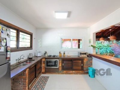 Casa à venda com 250m², 3 quartos, 1 suíte, 5 vagas no bairro Ipanema em Porto Alegre - Foto 15