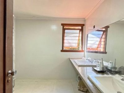 Casa à venda com 250m², 3 quartos, 1 suíte, 5 vagas no bairro Ipanema em Porto Alegre - Foto 19