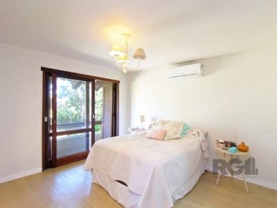 Casa à venda com 250m², 3 quartos, 1 suíte, 5 vagas no bairro Ipanema em Porto Alegre - Foto 23