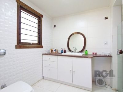 Casa à venda com 250m², 3 quartos, 1 suíte, 5 vagas no bairro Ipanema em Porto Alegre - Foto 28