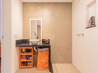 Apartamento à venda com 104m², 3 quartos, 1 suíte no bairro Moinhos de Vento em Porto Alegre - Foto 4