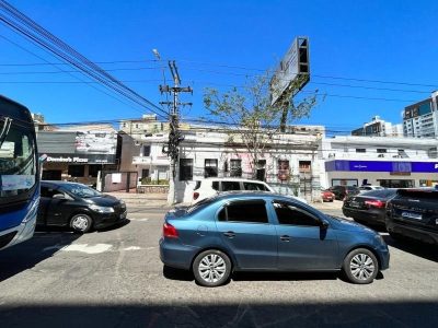 Sobrado à venda com 160m², 3 quartos, 1 suíte no bairro Floresta em Porto Alegre - Foto 19